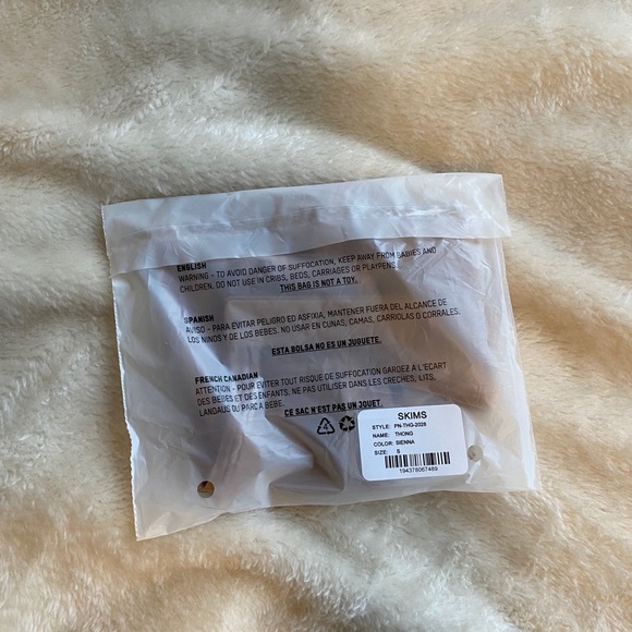 Skims fits everybody thong - Picture 9 of 9